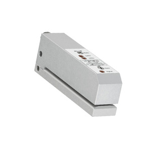 สวิตช์คาปาซิเตอร์แบบสล็อตพร้อมสโลแกน GK 1424L 24 โวลต์ 12 แอมป์ IP65 สำหรับอุปกรณ์เครื่องกล วิศวกรรมไฟฟ้า - Product Image 1