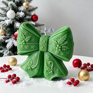 Bougie décorative de Noël parfumée, sculptée en forme de houx et de flocon de neige, pour la décoration de table de Noël, cadeau pour les fêtes. - Product Image 2