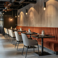 Mobilier de restaurant contemporain Canapé orange en velours avec tables carrées en bois de café et chaise en cuir gris pour café