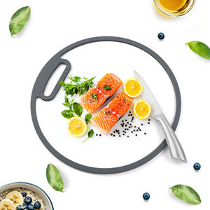 Planche à découper ronde en verre trempé avec cadre en silicone et poignée, planche à découper alimentaire sécurisée - Product Image 4