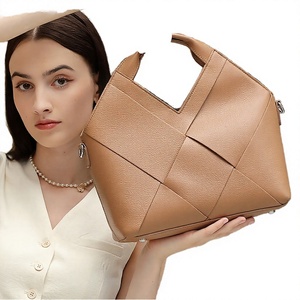 กระเป๋าถือหนังแท้ลายทอ กันน้ำ ดีไซน์หรูหรา สำหรับผู้หญิง แบรนด์ Modern Lady Camel เหมาะสำหรับการช้อปปิ้งแบบสบายๆ - Product Image 2
