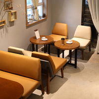 Canapé et chaise de luxe léger en bois et cuir pour restaurant, café, et espace de restauration – Chaise et canapé en cuir très demandés