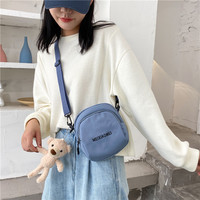 Tas Selempang Wanita Model Kotak Kecil, Tas Bahu Kasual Mini dengan Gantungan Beruang untuk Perjalanan Sehari-hari