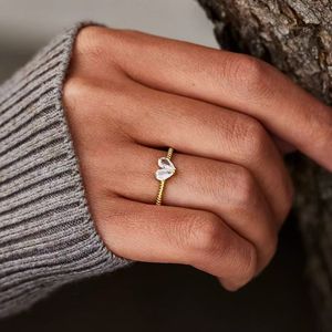 Anel de Amor Personalizado em Forma de Coração em Aço Inoxidável com Revestimento em Ouro Rosa para Homens e Mulheres, Presente de Casamento Memoriais, Anel Personalizado Ajustável - Product Image 3