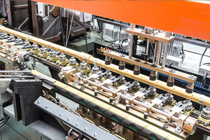 Six-cavity Food-grade Fully Automatic Bottle Blowing <b>Machine</b> Juice Bottle, Milk Tea Bottle, Mineral Water Bottle Forming <b>Machine</b> - Product Image 4