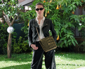 Borsa a Spalla da Donna GINEVRA Modello Mat-b, Design Sostenibile Fatto a Mano, in PVC e Cotone con Catena, Stile Classico Rock di Lusso per Tutte le Stagioni - Product Image 3