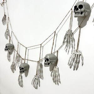 Guirnalda de Manos de Esqueleto y Calaveras para Decoración de Halloween, Ideal para Casas Encantadas, Bares y Fiestas - Product Image 4