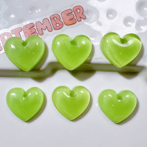 Breloques en résine en forme de cœur peintes à la main, écologiques, avec motif sculpté, style Kawaii, pour la décoration - Product Image 5