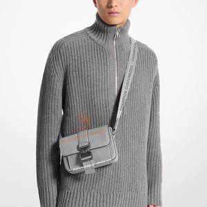 Bolso bandolera de hombre de piel de guijarro gris con logotipo personalizado, bandolera con cierre de hebilla de hombro a la moda para hombre - Product Image 2