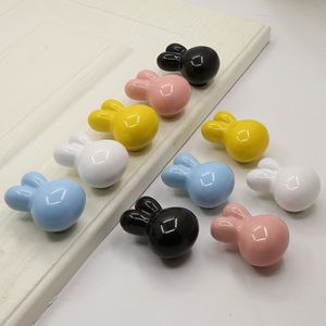 Puxadores de Cerâmica Modernos para Quarto Infantil: Coelhinho Fofo, Várias Cores, para Armários e Gavetas, com Furo Único - Product Image 1
