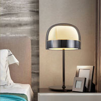Lampe de table champignon en verre de luxe moderne avec base en métal et éclairage LED pour la décoration de la chambre à coucher, du salon et de l'hôtel