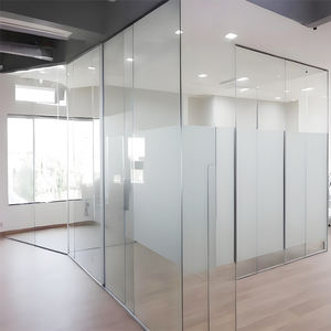 <span class=keywords><strong>Cloison</strong></span> panoramique en verre à extrémité supérieure Verre de sécurité trempé Intérieurs de bureau de 12mm d'épaisseur Projets commerciaux Tailles personnalisées - Product Image 2