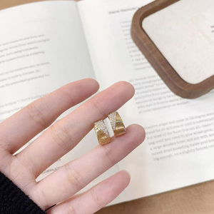Pendientes <span class=keywords><strong>de</strong></span> Oro Amarillo <span class=keywords><strong>de</strong></span> 18K con Diamantes Cultivados en Laboratorio, Diseño Retro <span class=keywords><strong>de</strong></span> Ola Inclinada, Tipo <span class=keywords><strong>Clip</strong></span>, para Mujer, Joyería Fina - Product Image 5