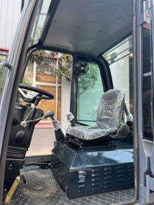 Chargeuse sur pneus diesel 4x4 avec commande PLC, capacité de 1000 kg, chargeuse compacte avec accessoires à vendre - Product Image 6