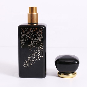 Flacone di Profumo Rettangolare in Vetro Colorato <span class=keywords><strong>Rosa</strong></span> da 50ml di Alta Qualità con Tappo a Vite e Stampa Serigrafica Dorata - Product Image 3