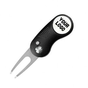 Herramienta de Reparación de Divots de Aluminio con Logotipo Personalizado, Tipo Navaja, con Marcador de Pelota de Golf Desmontable - Product Image 1