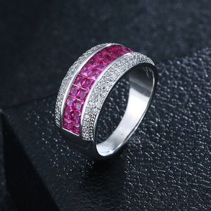 Anillo de circonita cuadrada con engaste invisible de colores arcoíris para mujer LGBT - Product Image 4