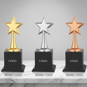 Trophée en métal moulé sous pression POOJA GIFT CORPORATION Modèle 719 avec finition polie et option de gravure pour les sports et les jeux - Product Image 1