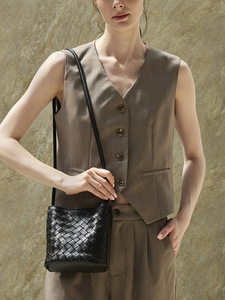 Fabricante de bolsos personalizados, bolso bandolera de cuero genuino para mujer, tendencias de bolsos 2026, bolso cuadrado pequeño - Product Image 1