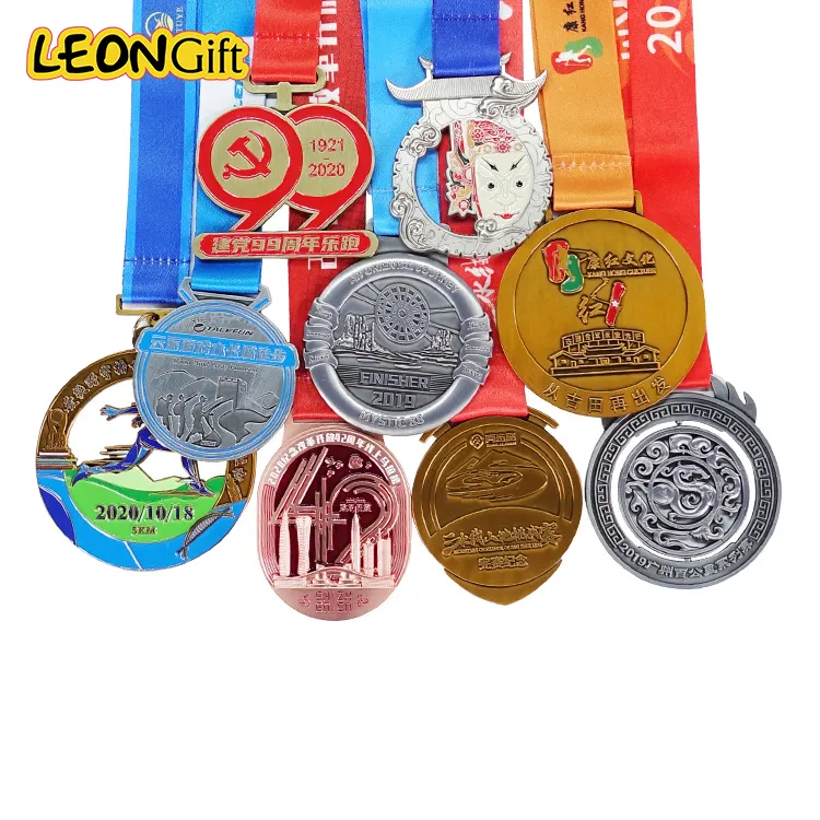 独自のカスタムメダル亜鉛合金3Dメタル5Kマラソントライアスロンテコンドーレースフィニッシャーアワードメダルスポーツをリボンでデザインする