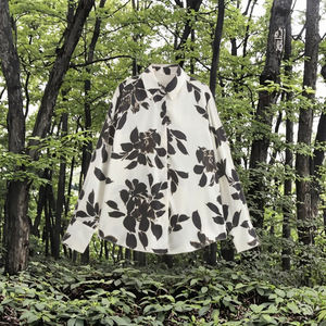 TAOP&ZA Nueva Camisa de Satén con Estampado Floral y Diseño de Pintura al Tinta Estilo Chino para Mujer, Otoño 9217239 - Product Image 3