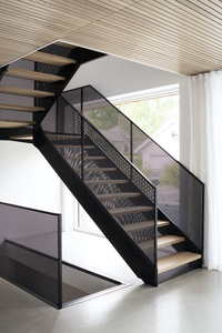 Escalier extérieur moderne personnalisé avec quincaillerie en acier et poutre de soutien en acier - Product Image 6