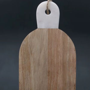 Tabla de cortar de bambú con mango Logotipo personalizable Respetuoso con el medio ambiente y Apto para lavavajillas Hecho a mano en la India - Product Image 1