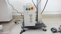 Machine de codage de date de marquage laser volant co2 en ligne à grande vitesse 30w 60w avec support encodeur de tablette et capteur à fibre