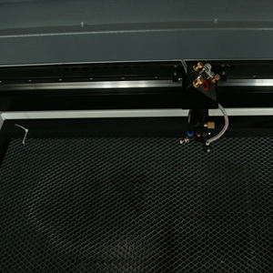 Máquina de Corte Láser de CO2 en Oferta, 900*600, para Acrílico, Cristal, Papel, Uso Doméstico y en Restaurantes, Función 3D, Tubo Láser y Bomba Usados - Product Image 5