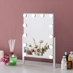 탁상용 사각 모양 편안한 크기 광택 금속 프레임 LED 화장품 거울 금속 서있는 거울