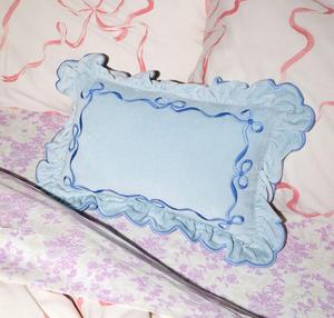 Ornement de Noël personnalisé en velours à volants, motif lettre brodée, nœuds modernes et dentelle carrée - Product Image 2