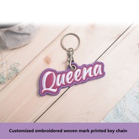 Procesamiento de palabras de nombre personalizadas Diseño de logotipo y producción de llavero de bordado de computadora colgante largo