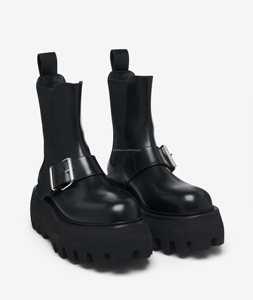 Stivali <span class=keywords><strong>Chelsea</strong></span> Unisex con Punta Tonda in Pelle di Vitello Liscia Nera, Suola Chunky con Tacchetti, Fibbia Sofa, Scarpe Eleganti da Uomo e <span class=keywords><strong>Donna</strong></span> - Product Image 2