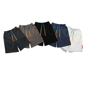 กางเกงขาสั้นผู้ชายเอวสูงผูกเชือก ผ้าฝ้ายเนื้อแน่น มีกระเป๋า บริการ OEM ปรับแต่งได้ สไตล์ลำลอง ใส่สบาย เหมาะสำหรับเล่นกีฬา วิ่ง และออกกำลังกาย - Product Image 1