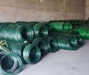 Alambre galvanizado verde recubierto de PVC resistente a los rayos UV para condiciones climáticas extremas y proyectos de paisajismo Alambre de PVC - Product Image 3
