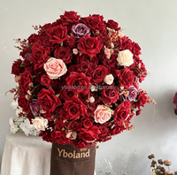A-1995 Vente en gros de boules de fleurs artificielles en soie rouge, fausses fleurs, centre de table, boule florale pour la décoration de mariage et de fête