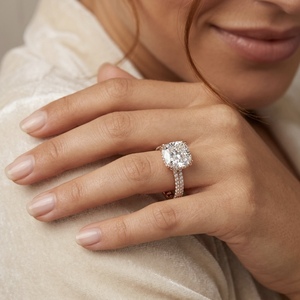 Elegante Anillo de Compromiso con Corte Cojín y Halo Oculto en Oro Rosa, Joyería de Lujo para Boda, Anillo Nupcial Fino para Mujer - Product Image 2