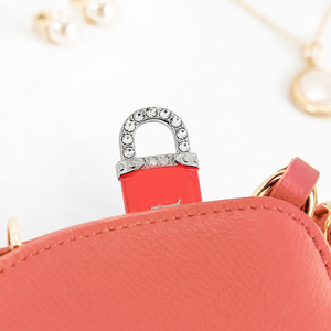 Prêt à expédier : Cadenas rouge vif élégant et sophistiqué avec diamant étincelant pour sacs à main, logo métallique de créateur DIY - Product Image 1