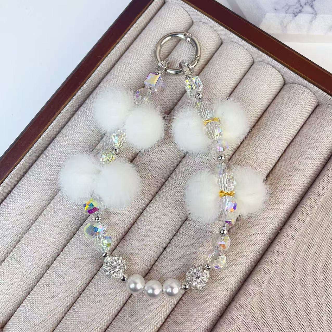 สไตล์ลูกบอลขนสีขาว