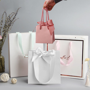 Túi giấy nhỏ màu trắng cho váy phong cách cổ điển với logo tùy chỉnh túi giấy thủ công tùy chỉnh - Product Image 1