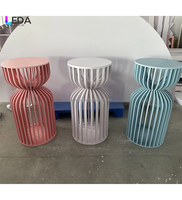 LEDA vend un support à gâteau rond en acrylique à nervures blanches pour mariage, événement, fête d'anniversaire, décoration