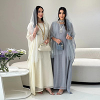 Ensemble Abaya Modeste LM096 pour l'Aïd et l'Iftar – Kaftan Longue Silhouette Chauve-Souris et Robe Intérieure avec Strass Papillon et Diamants, Coupe Droite