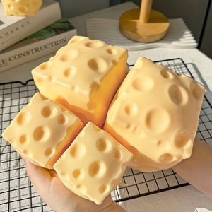 Juguete Antiestrés Cuadrado Gigante de Queso Rosa, Suave y de Rebote Lento, Cubo para Aliviar el Estrés, Juguete de Compresión Confiable - Product Image 4