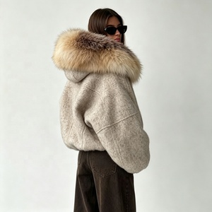 Zeyu Damen Fledermausärmel Kurzer Wollmantel Großer Kunstfell-Kragen Winter Übergroße Jacke Öko-Damen-Kunstfellmäntel ODM - Product Image 4