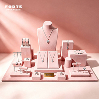 Support de présentation de bijoux professionnel FORTE de luxe en microfibre rose personnalisé pour colliers, boucles d'oreilles et bagues, pour comptoir et vitrine
