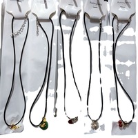 Collier pour femme en jade vert, turquoise et jade blanc, avec pendentif traditionnel en filigrane doré et cordon ciré, vente en gros 2026