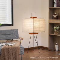 Lampe de table moderne de style japonais avec corps en résine d'acier inoxydable abat-jour en métal veilleuse électrique à piles pour salle de lecture