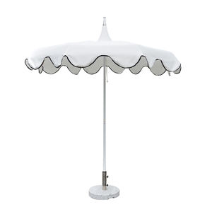 Parasol de plage pagode pointu de luxe avec bord festonné, tissu UV 50+ pour les stations balnéaires haut de gamme et les hôtels en bord de mer - Product Image 1