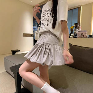 Falda abombada con detalle de lazo dulce Media falda blanca Minifalda de diseño acampanado corto elegante 2025 - Product Image 1