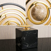 Globe en cuivre métallique semi-fait main, motif géométrique en marbre, style minimaliste moderne de luxe léger, pour la décoration intérieure et l'utilisation sur le bureau.
